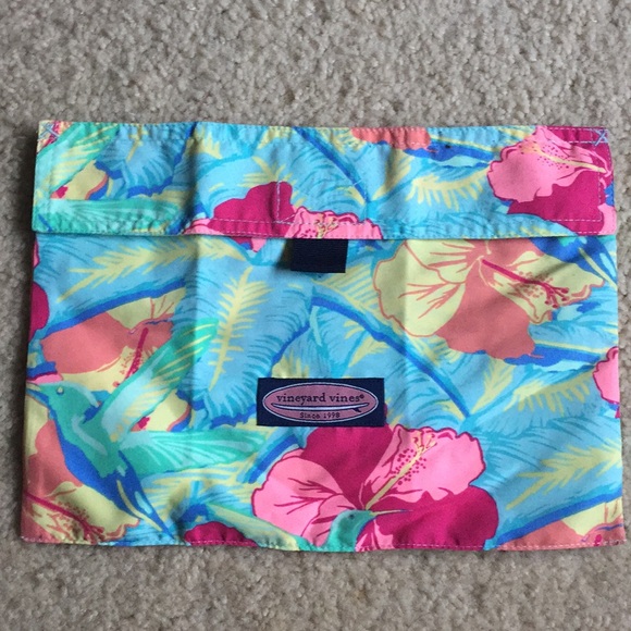 Vineyard Vines wet suit pouches. - Picture 3 of 3